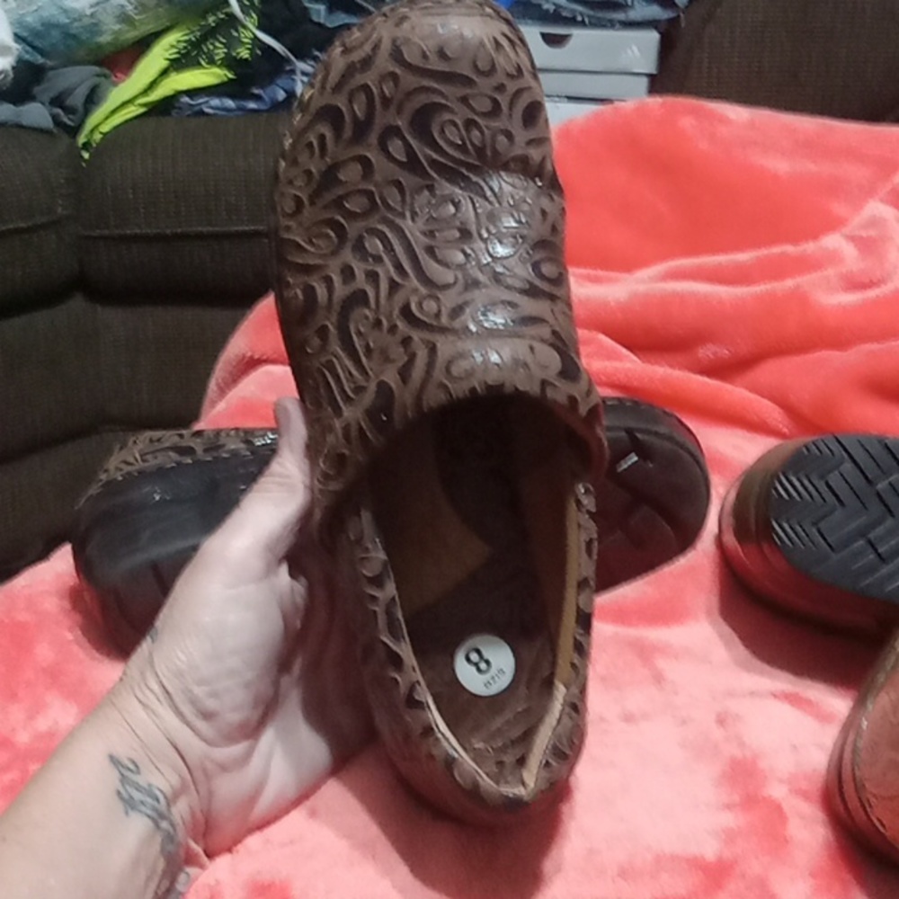 Size 8 - Picture 3 of 4